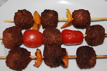 Pilzbällchen-Grillspieße mit Tomaten und Paprika