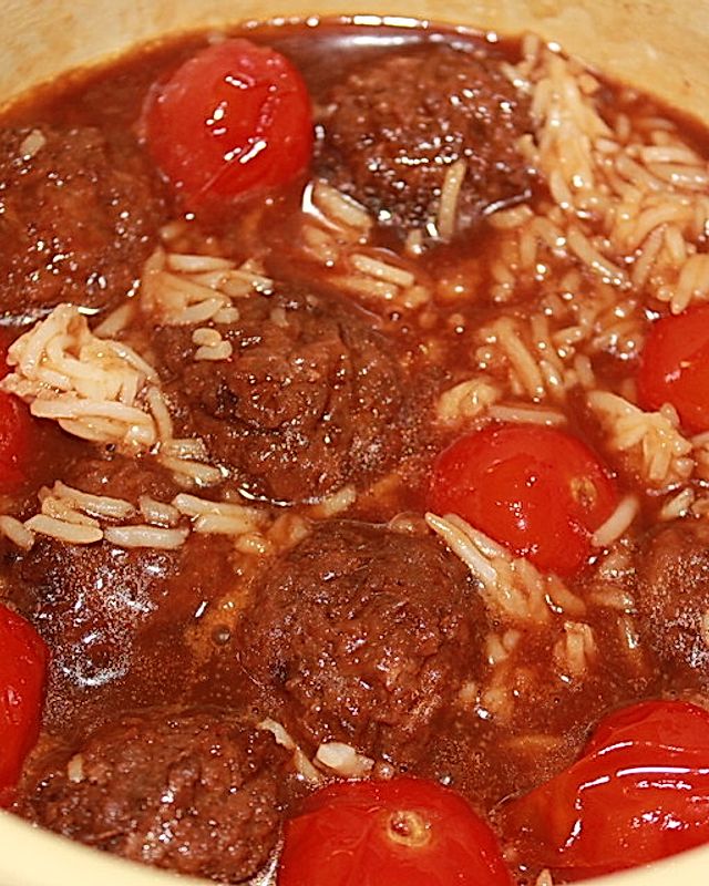 Pilzbällchen-Tomaten-Reis-Topf mit Bratensoße