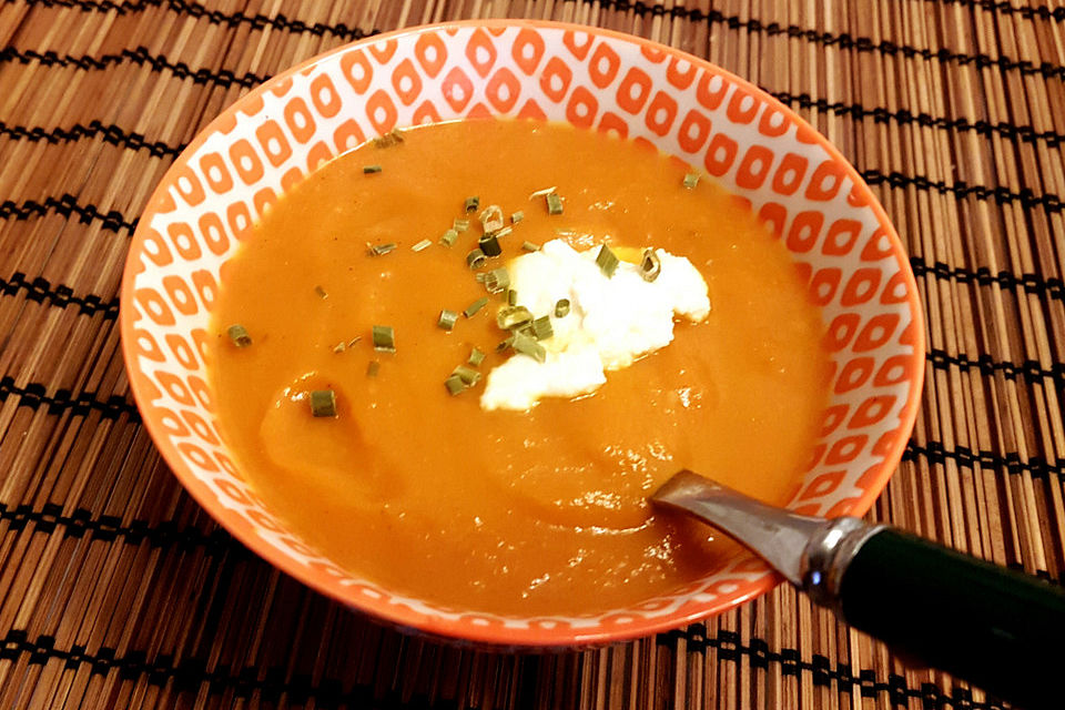 Möhren-Ingwer-Suppe mit Lebkuchen