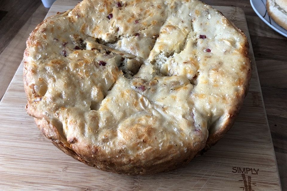 Käse-Zwiebel-Brot aus dem Dutch Oven