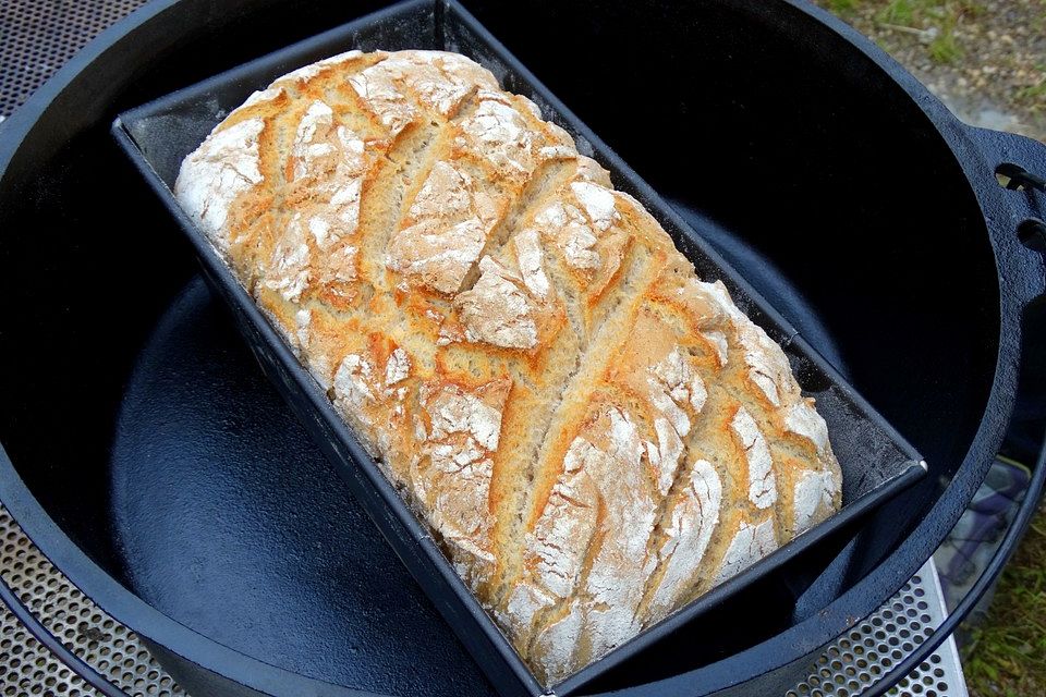 Käse-Zwiebel-Brot aus dem Dutch Oven