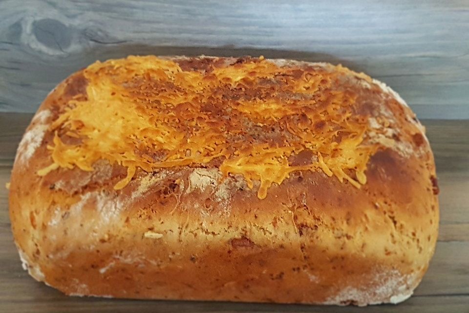 Käse-Zwiebel-Brot aus dem Dutch Oven