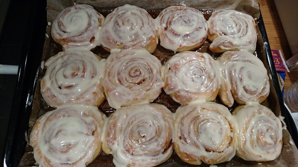 Vanillepudding-Zimtschnecken mit Frischkäseguss von myrimi