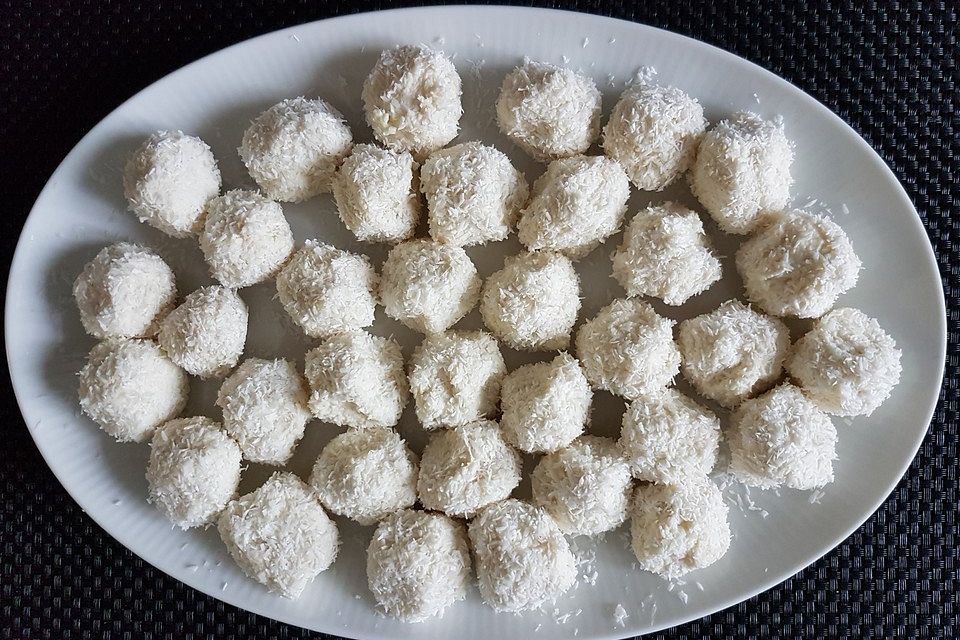 Low-Carb Kokos-Mandel-Quark-Bällchen