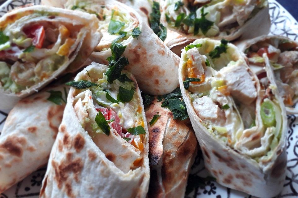 Wraps mit Hähnchen-Paprika-Zwiebel-Füllung