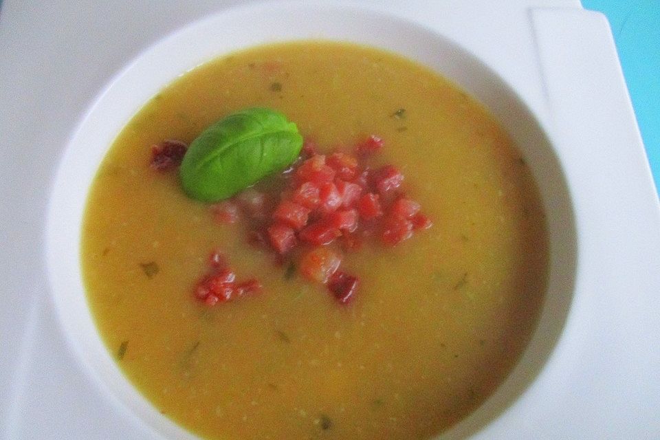 Kartoffelsuppe mit Apfel und Katenschinken