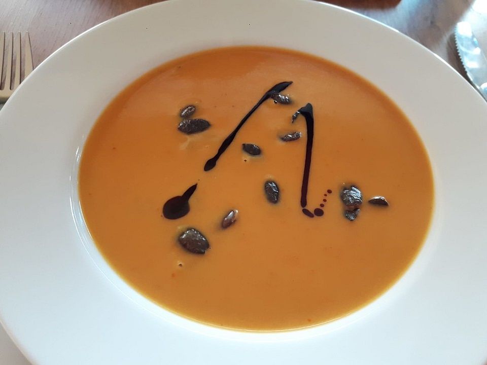 Kürbisschaumsuppe mit Kernöl und gerösteten Kürbiskernen von Maggle ...