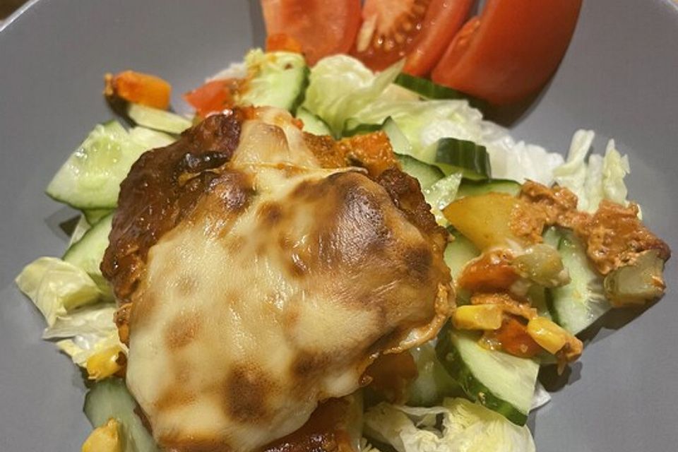 Schichtauflauf mit Salat Schichtauflauf mit Salat