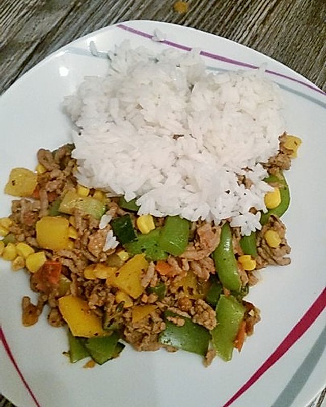 Hackfleischpfanne mit Gemüse und Reis