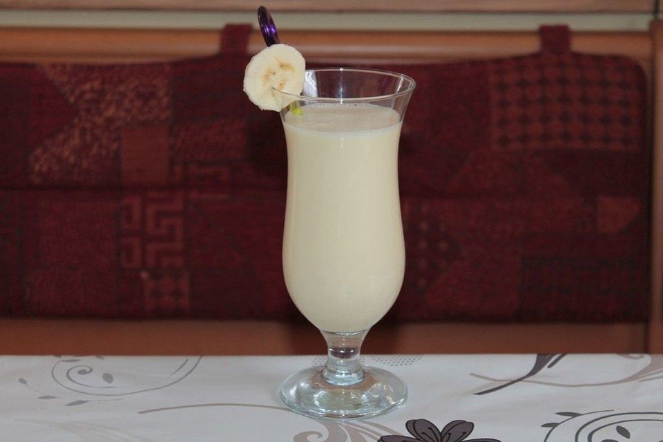 Bananen-Orangen-Smoothie mit isländischem Frischkäse