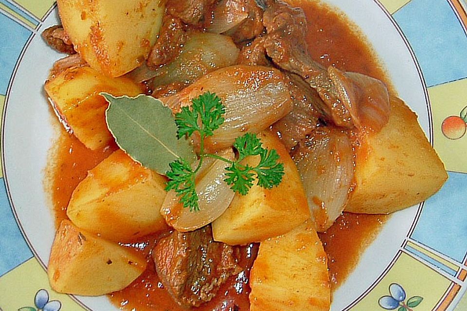 Stifado mit Rindfleisch und Schalotten