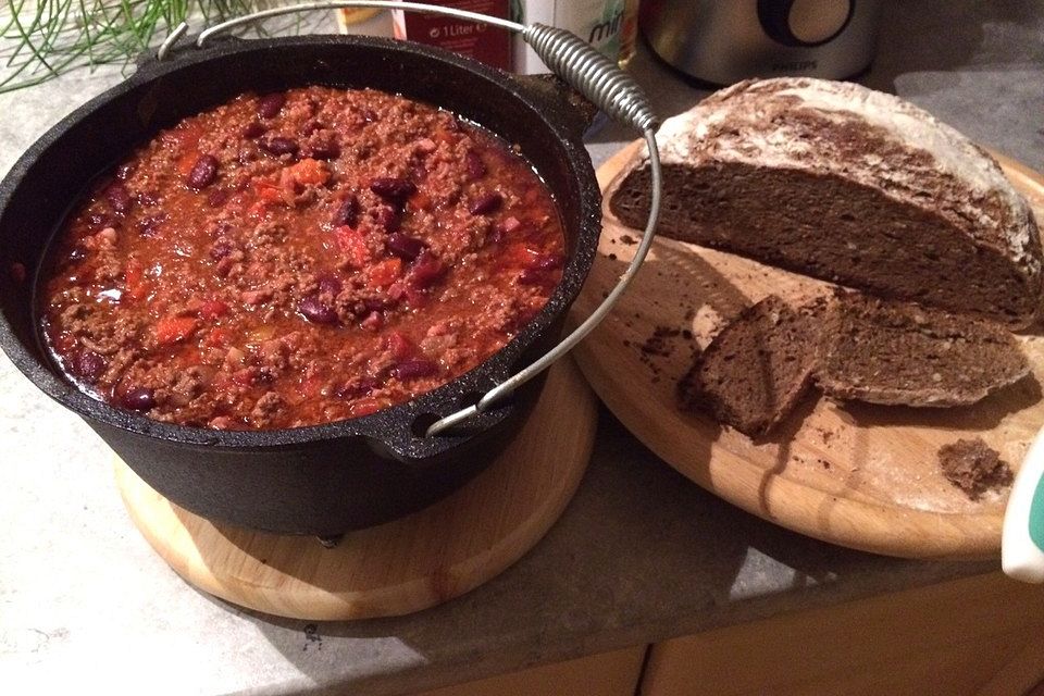 Chili con carne aus dem Dutch Oven