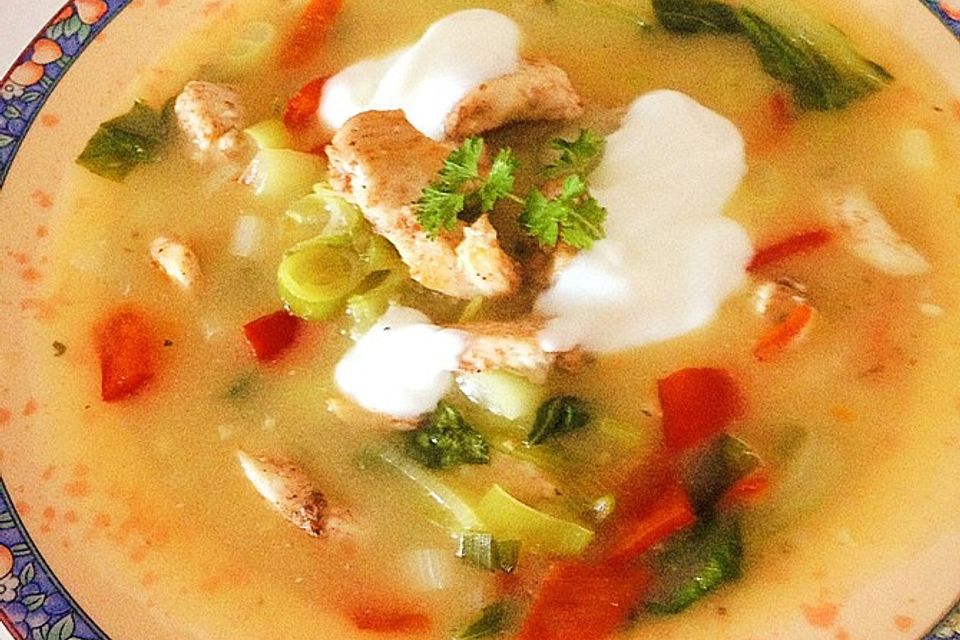 Pakchoi-Kokos-Suppe mit Hähnchenstreifen