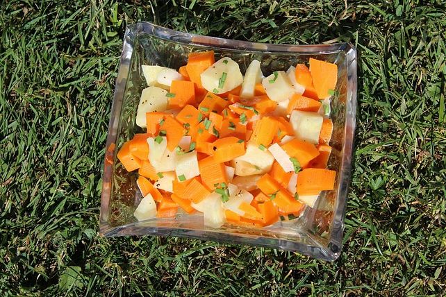 Karotten-Sellerie-Zwiebel-Salat von Passant| Chefkoch