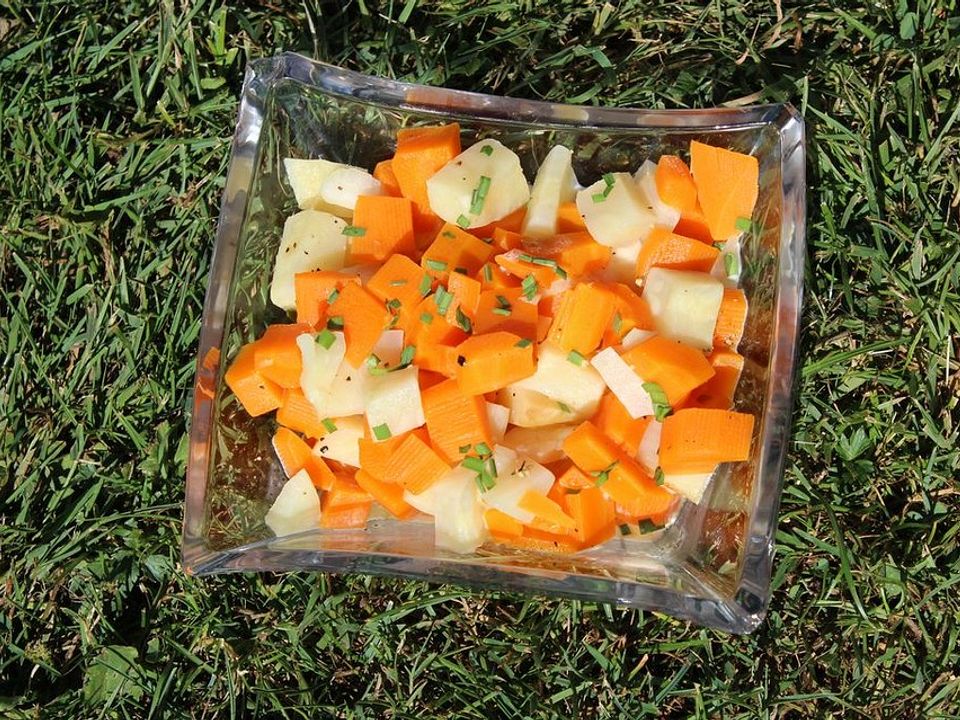 Karotten-Sellerie-Zwiebel-Salat von Passant| Chefkoch