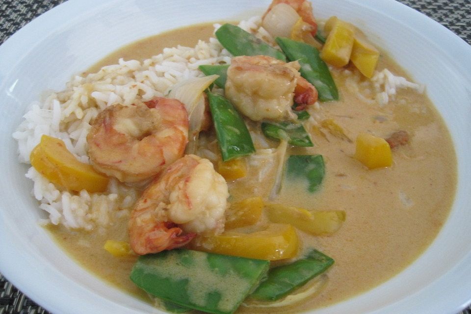 Rotes Thai Curry mit Garnelen