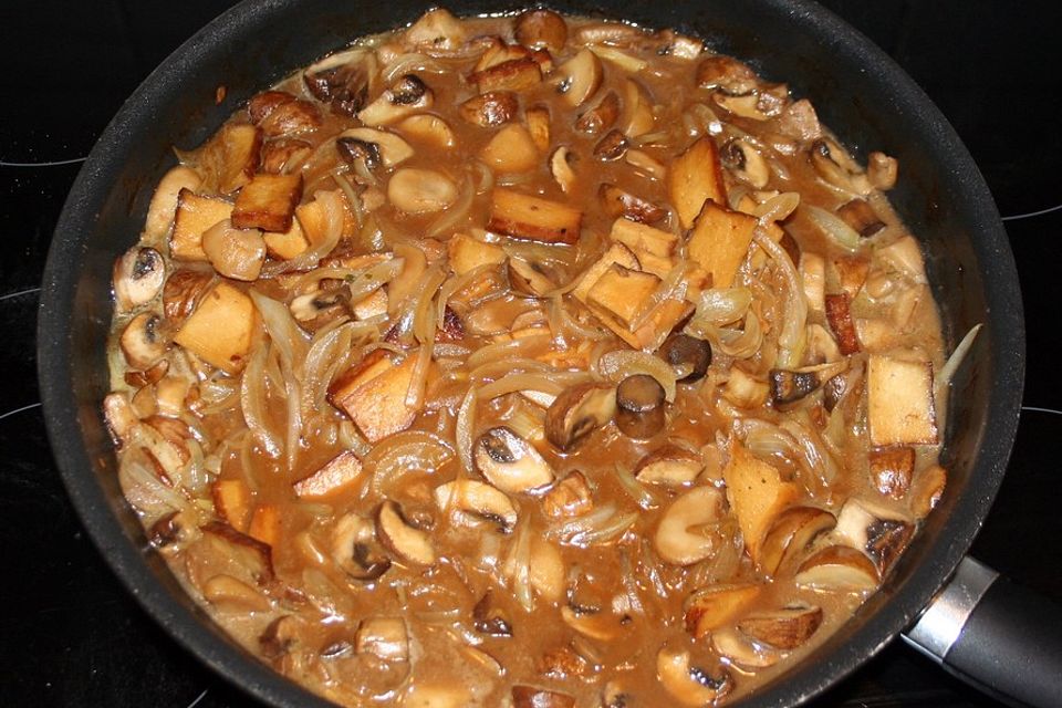 Pilzpfanne mit geräuchertem Tofu