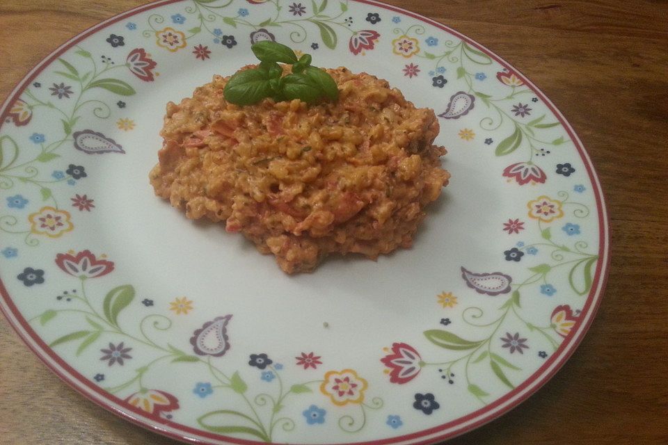 Tomaten-Basilikum Risotto mit Pinienkernen