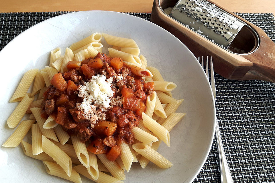 Makkaroni mit Kürbis-Bolognese