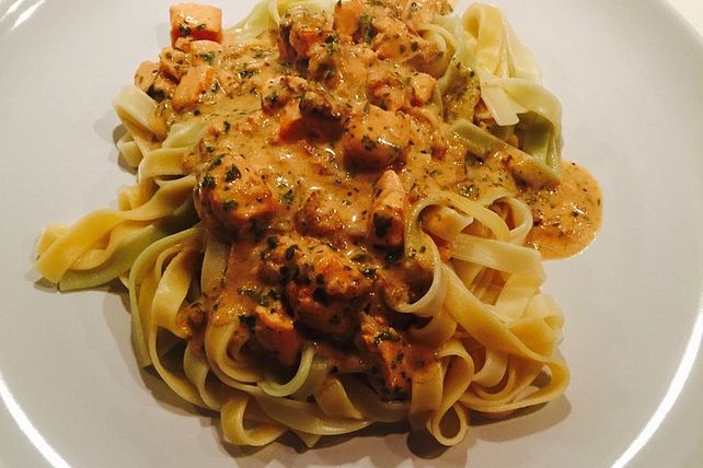 Tagliatelle mit Lachssoße von ruudsen| Chefkoch