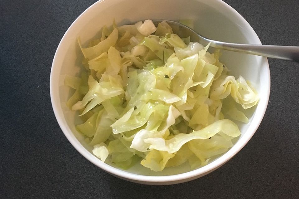 Spitzkohl Rohkostsalat - frisch, knackig, lecker