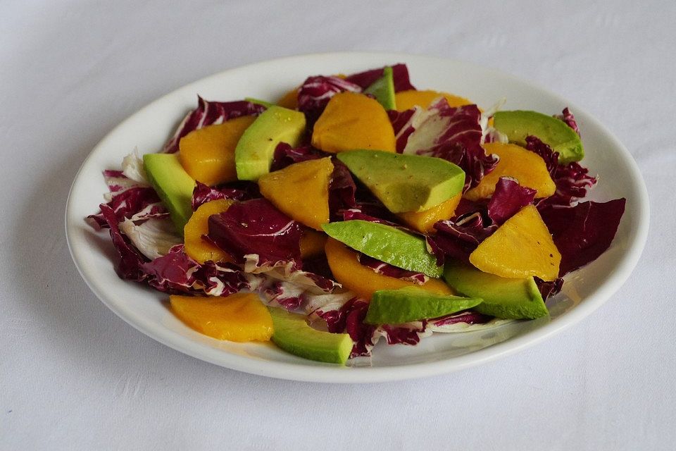 Radicchio-Salat mit Sharon und Avocado