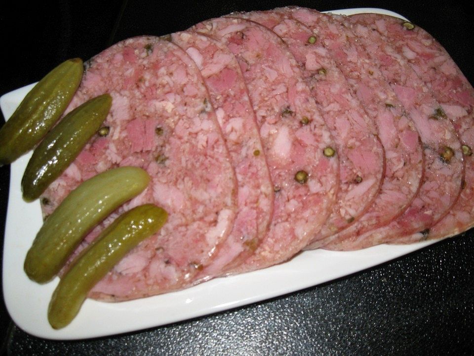 Schinkensülze mit grünem Pfeffer und grob zerkleinerter Fleischeinlage ...
