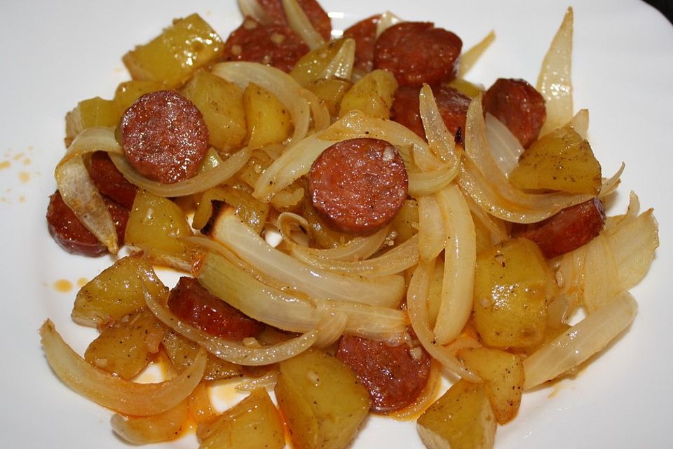 Kartoffelspalten mit Paprika und Chorizo