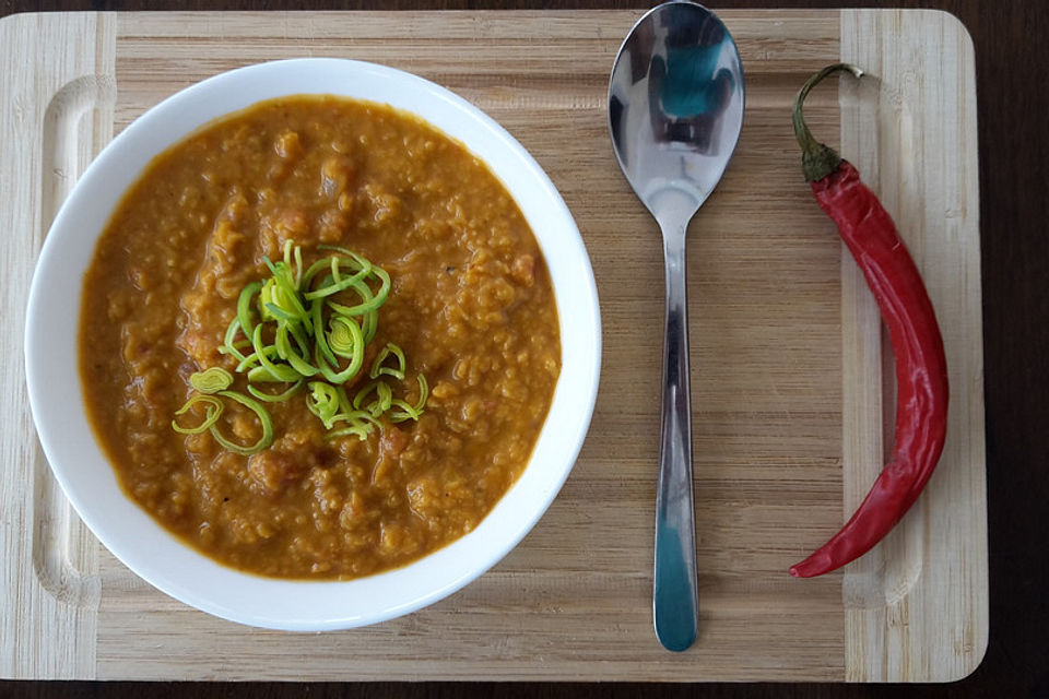 Curry-Kokossuppe mit roten Linsen