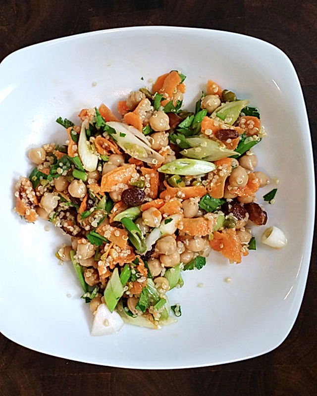 Quinoa-Kichererbsen-Superfood-Salat
