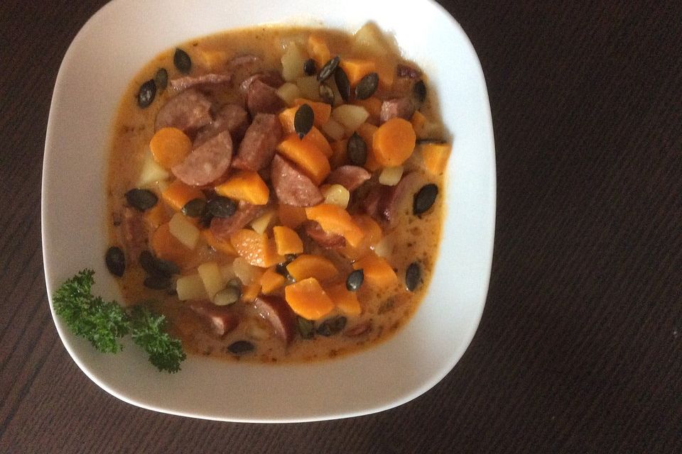 Kartoffel-Karotten-Gulasch mit Cabanossi