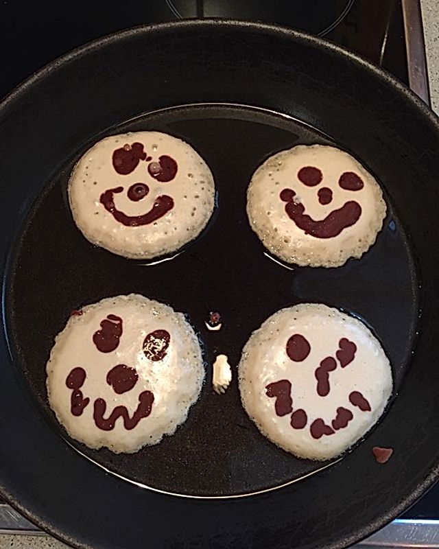 Pancakes Gesichter für die Kinder