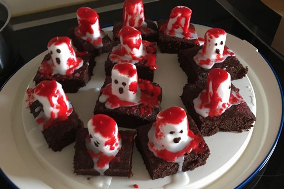 Spooky Halloween Brownies mit Marshmallow Geistern