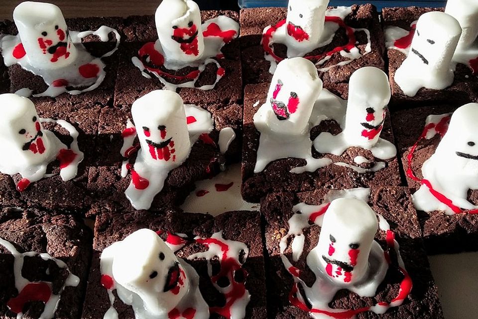 Spooky Halloween Brownies mit Marshmallow Geistern