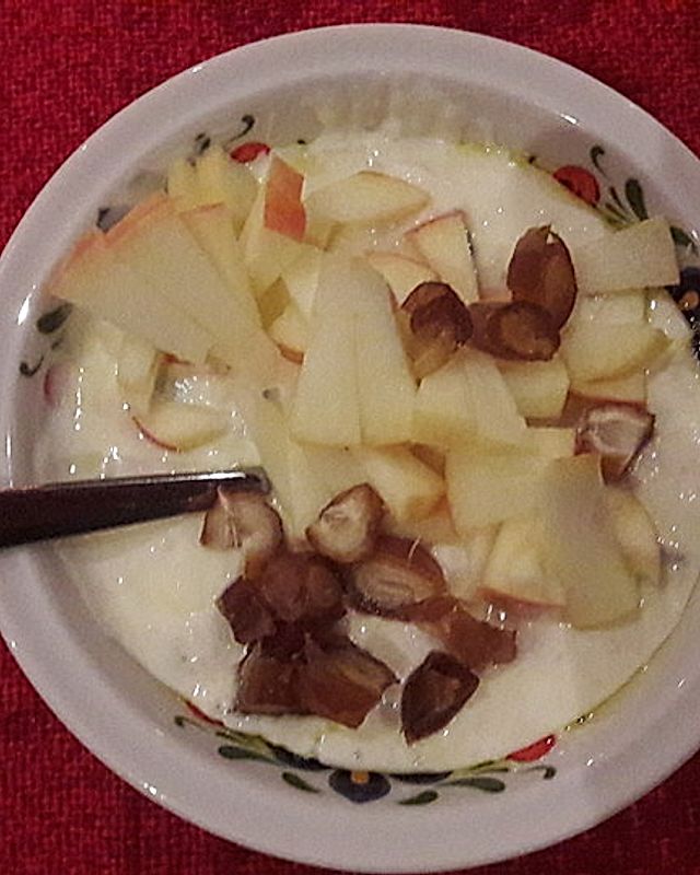Joghurt-Frühstück mit Früchten und Haferflocken
