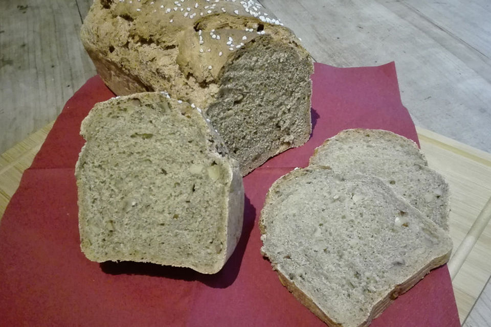 Rote-Bete-Brot mit Walnüssen