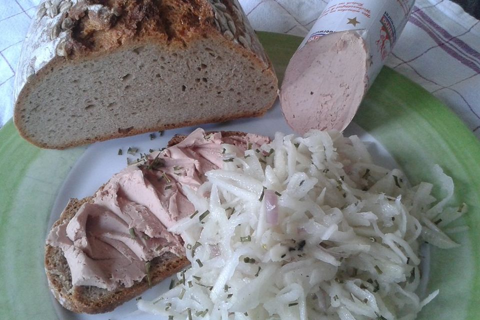 Schwarzer Rettich mit Leberwurst