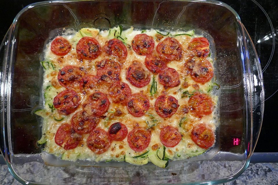 Zucchinitagliatelle-Tomaten-Gratin