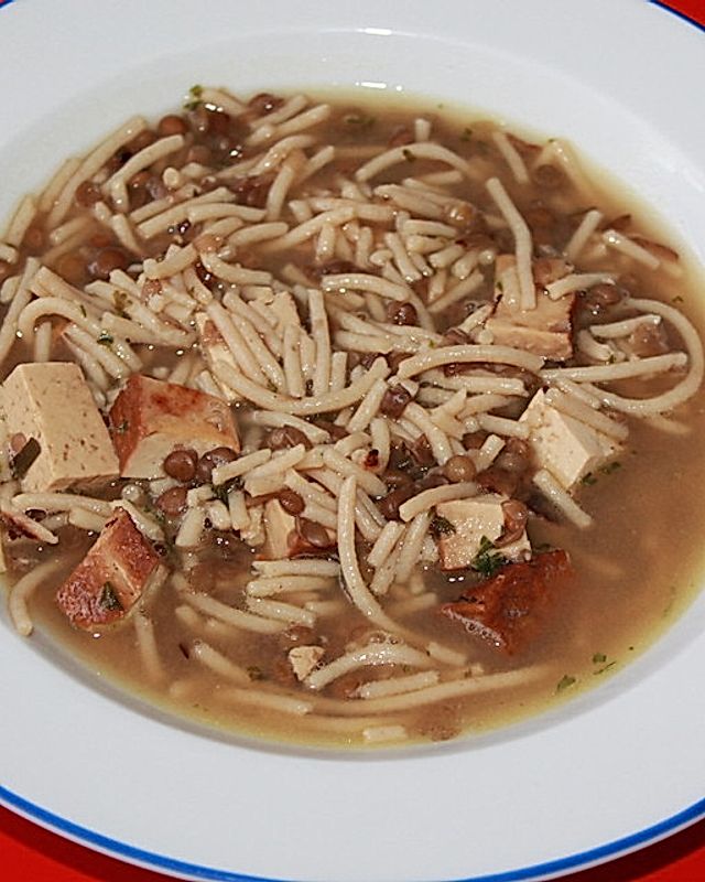 Nudel-Linsen-Suppe mit Tofu