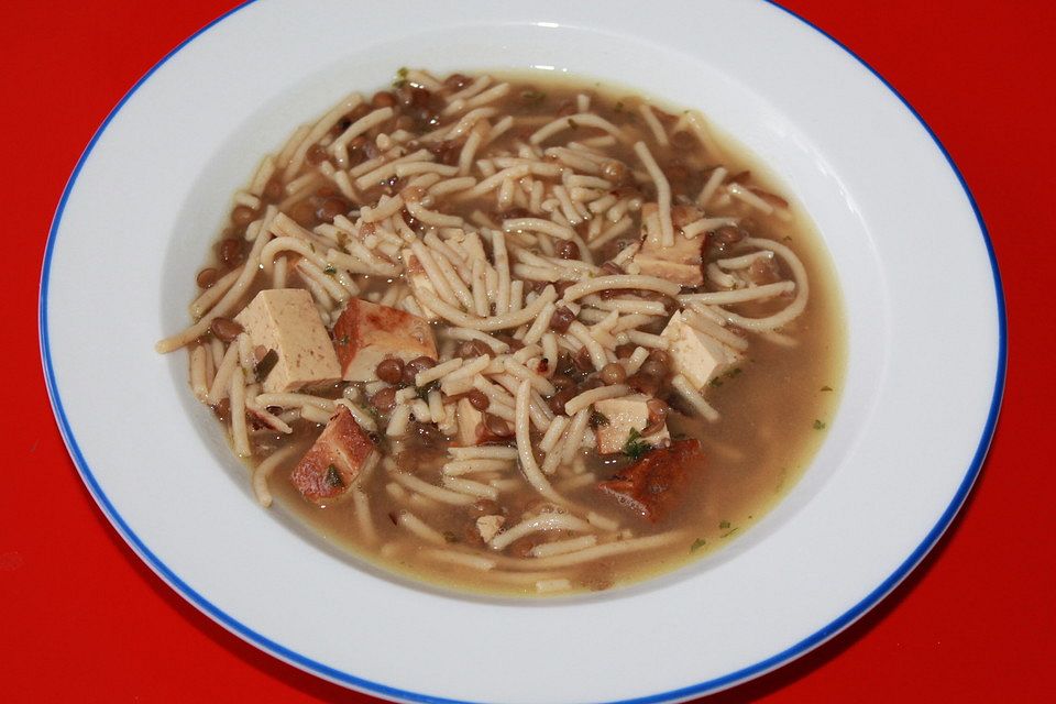 Nudel-Linsen-Suppe mit Tofu