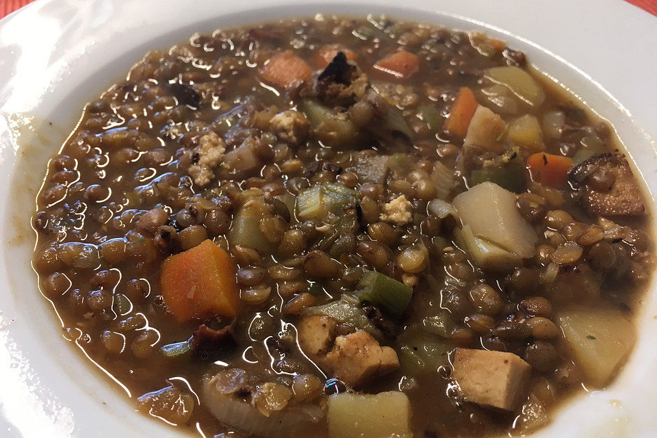 Klassische Linsensuppe vegan, mit Räuchertofu