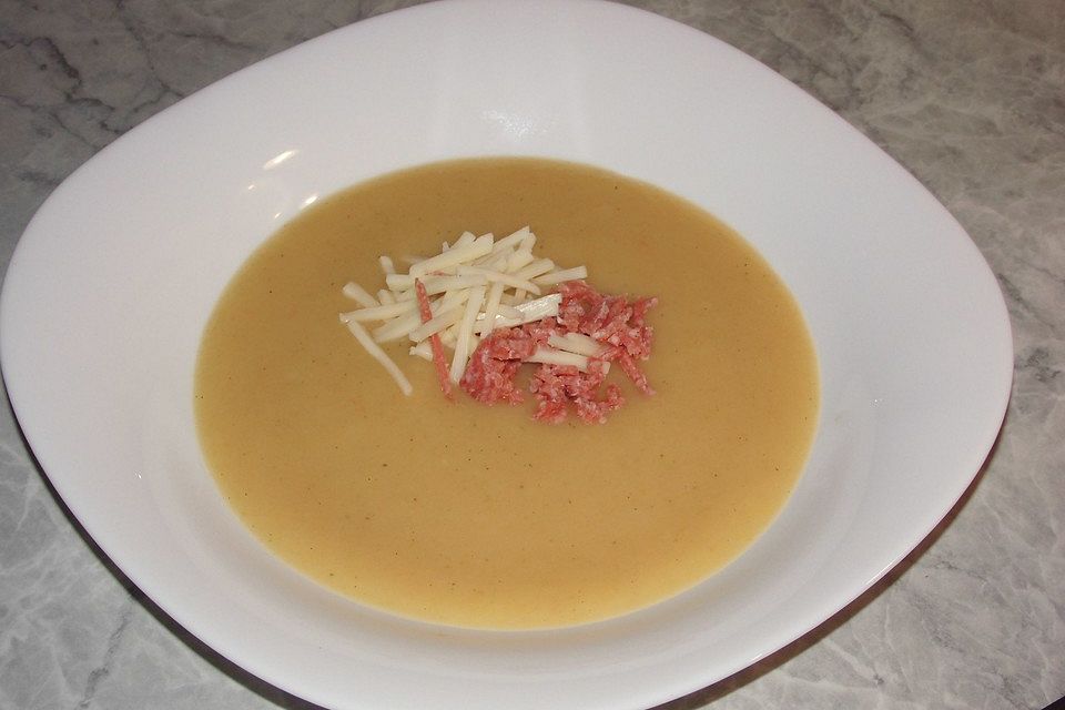 Kartoffelsuppe mit Cheddar und Frühstücksspeck