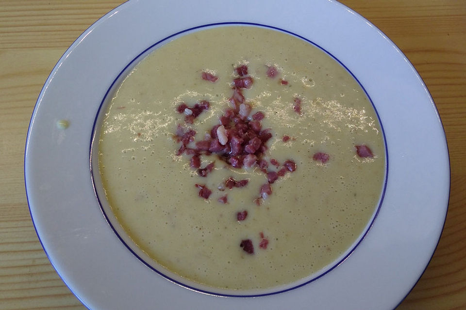 Kartoffelsuppe mit Cheddar und Frühstücksspeck