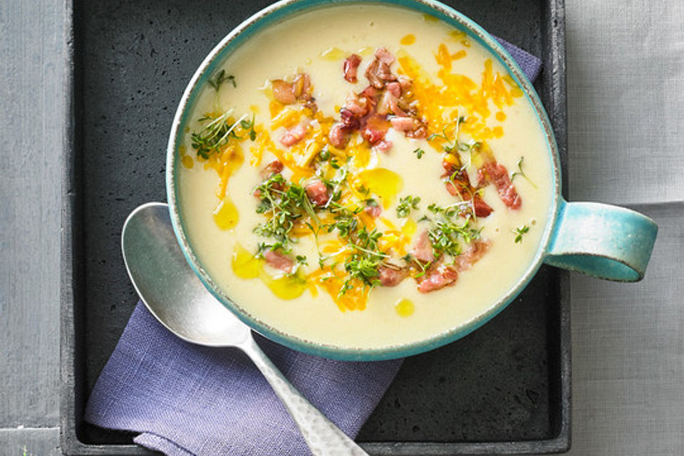 Kartoffelsuppe mit Cheddar und Frühstücksspeck