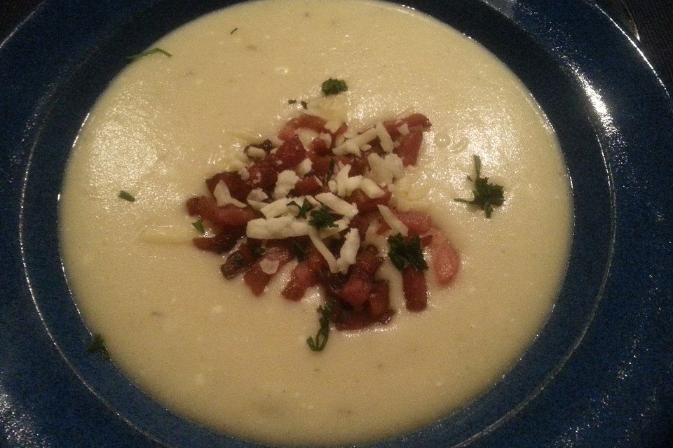 Kartoffelsuppe mit Cheddar und Frühstücksspeck