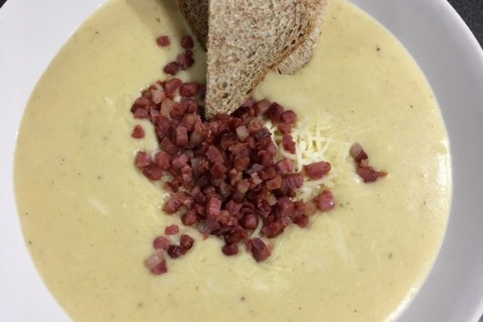 Kartoffelsuppe mit Cheddar und Frühstücksspeck