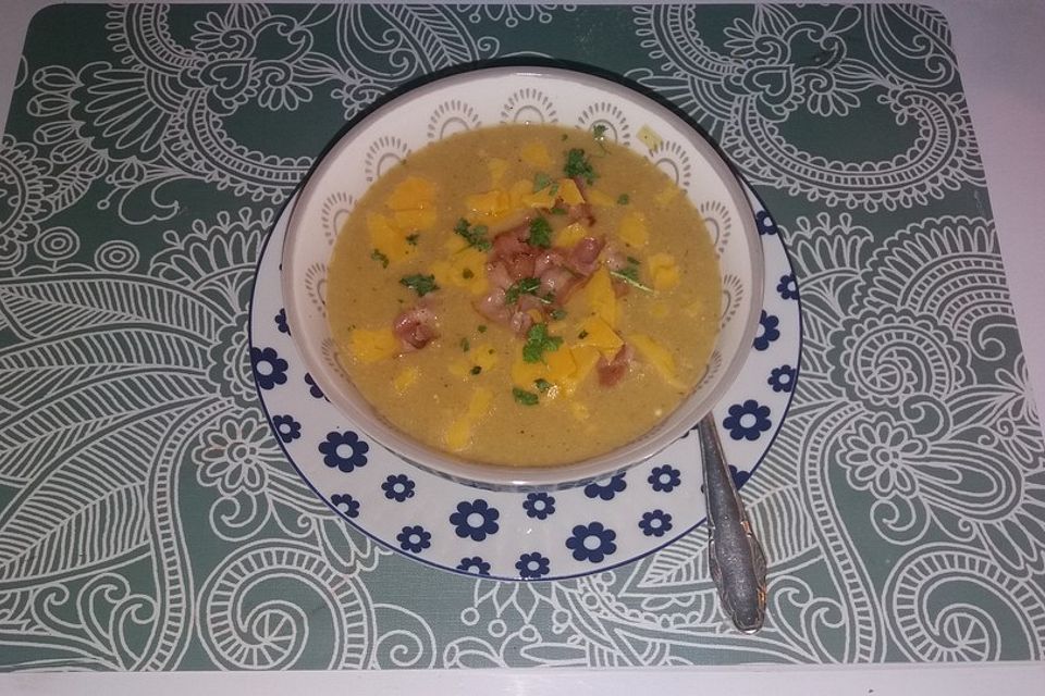 Kartoffelsuppe mit Cheddar und Frühstücksspeck