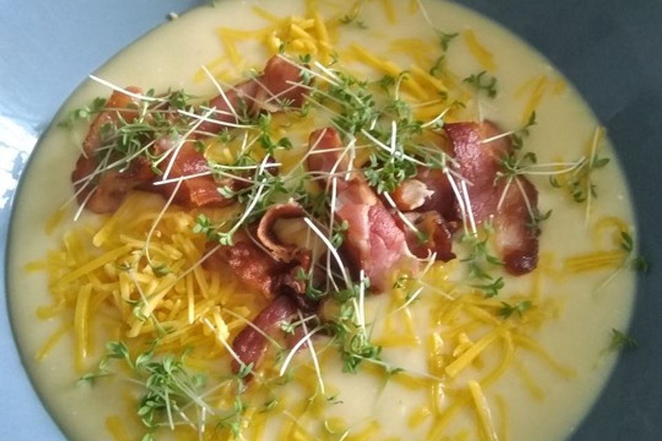 Kartoffelsuppe mit Cheddar und Frühstücksspeck