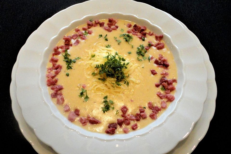 Kartoffelsuppe mit Cheddar und Frühstücksspeck