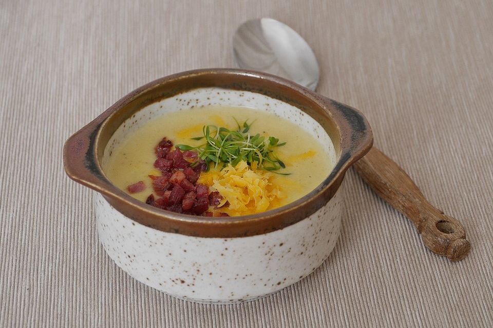 Kartoffelsuppe mit Cheddar und Frühstücksspeck